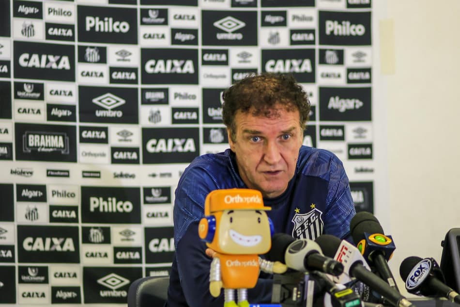 Cuca revela substituto de Alison e dá pistas sobre o Santos para clássico