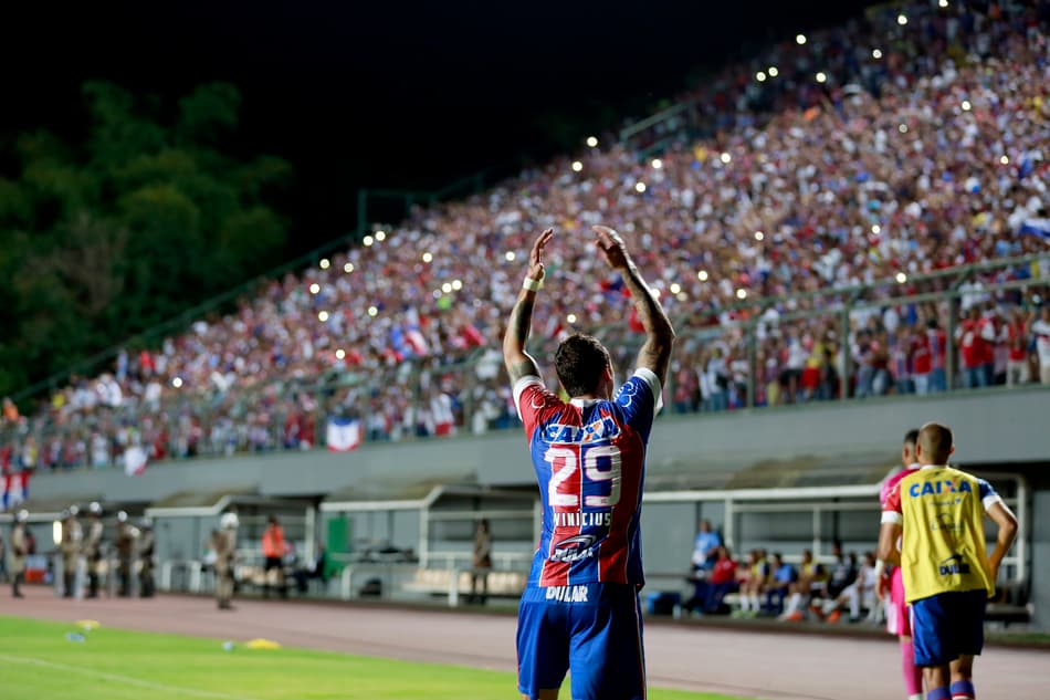 Vinícius desabafa após dois gols: "Todo mundo desconfiou quando cheguei aqui"