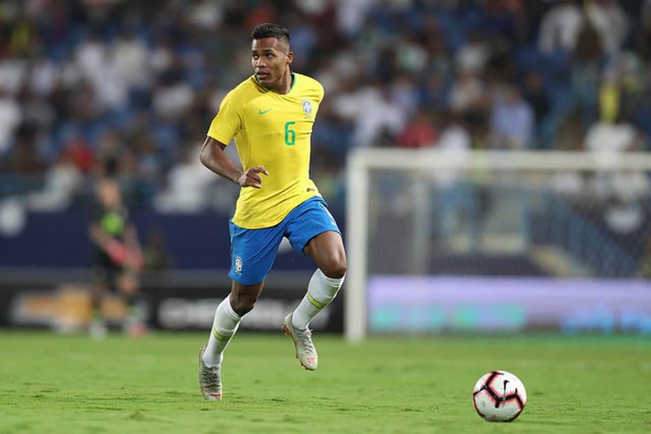 Alex Sandro comenta disputa de vaga com Arana na Seleção e jogo contra a Venezuela: 'Tem suas qualidades'