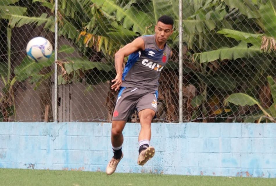 Blog do Garone: Vasco renova o contrato de lateral até dezembro de 2021