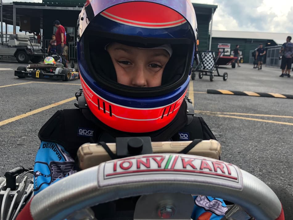 Mais jovem campeão brasileiro de kart, Enzo Vidmontiene busca título inédito nos Estados Unidos