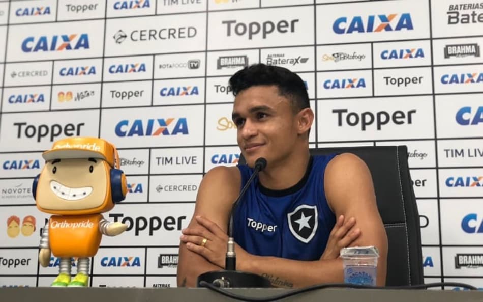 Erik destaca invencibilidade no Niltão e concorrência no ataque: ‘O Zé sabe o que faz’