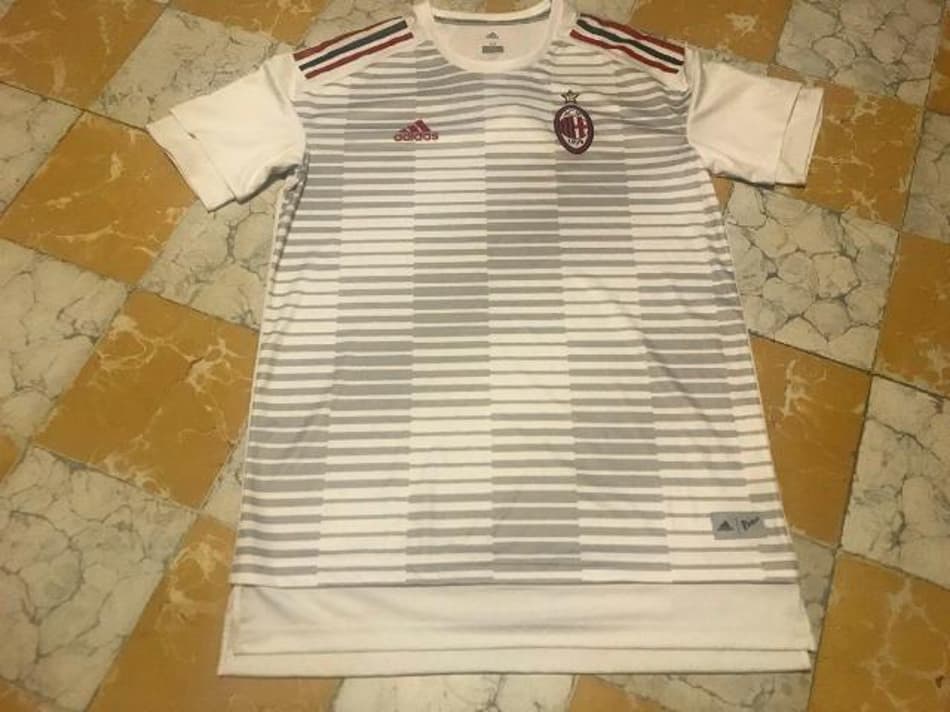 Planejada, mas… Página mostra camisa do Milan para 2019 que jamais foi usada