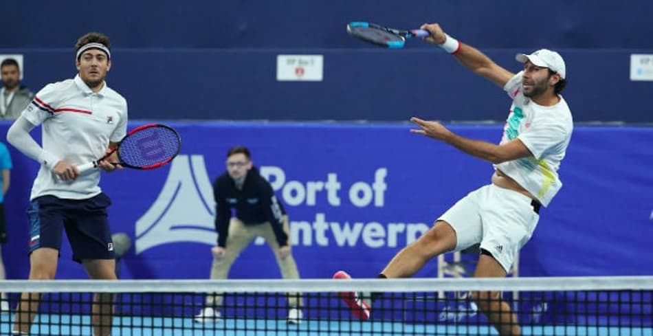 Demoliner para em franceses na decisão do ATP da Antuérpia