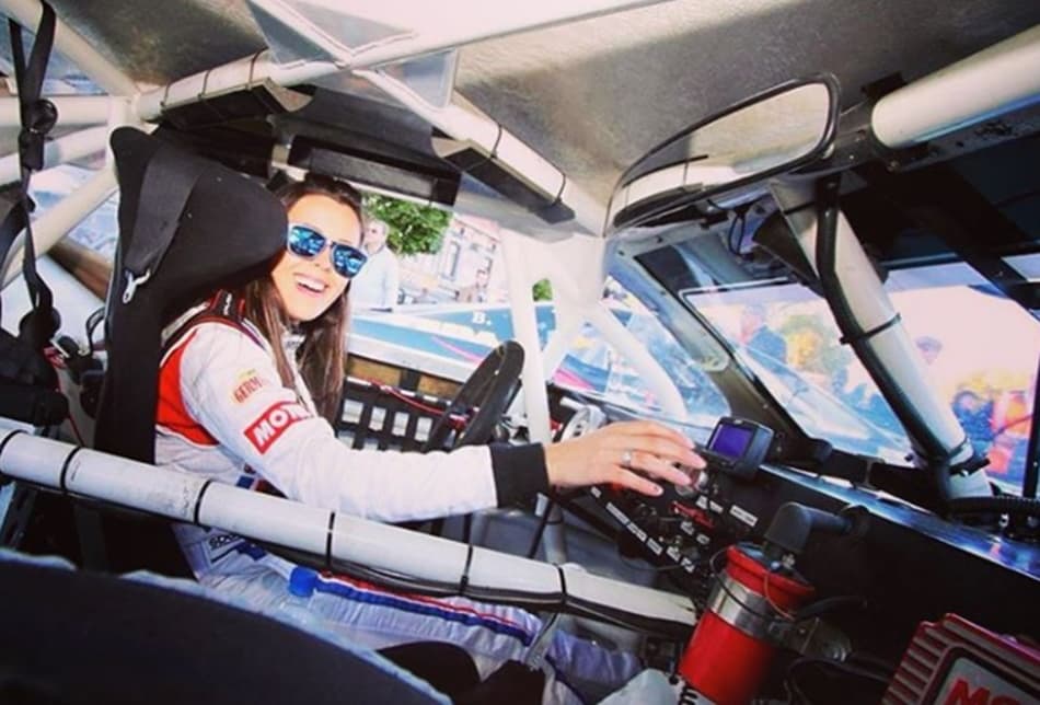 No Outubro Rosa, pilota mineira Gabriela Prado irá testar o carro da Fórmula Vee
