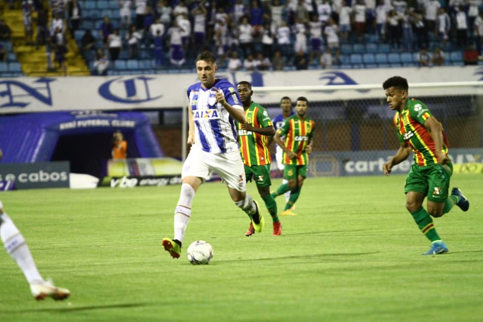 André visa grande jogo do Avaí em 'duelo de seis pontos' contra o Goiás