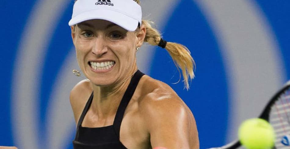 Kerber complica Osaka e se mantém firme no WTA Finals