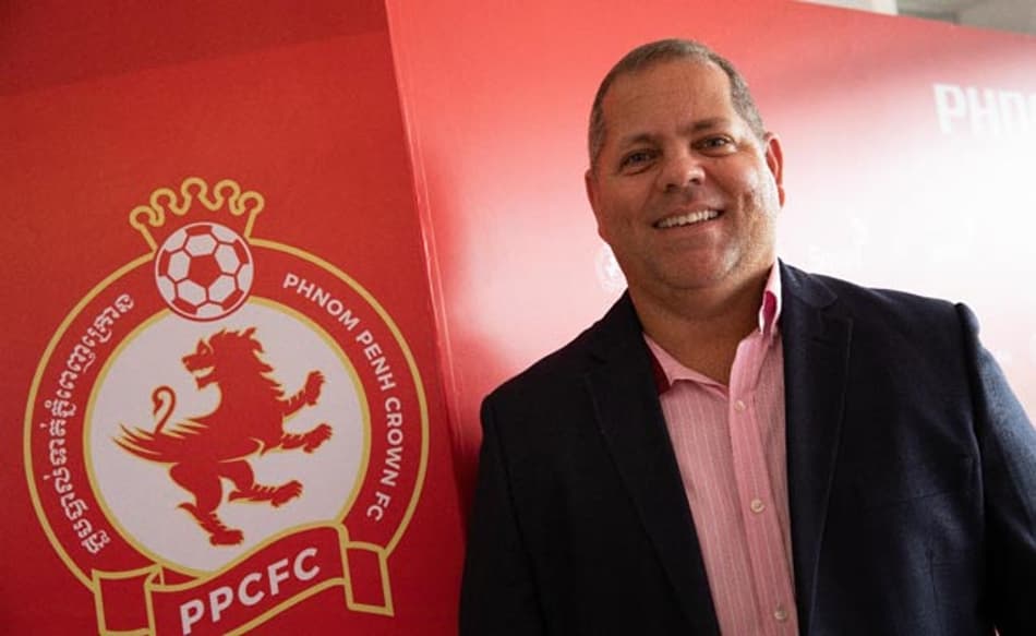 Com passagem pela seleção local, brasileiro assume time de Camboja