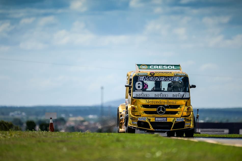 Cirino é o melhor no primeiro dia da história da Copa Truck em MG