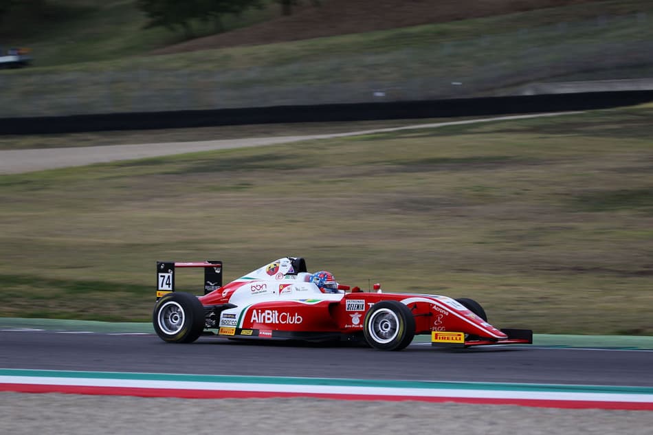 Enzo Fittipaldi é o 2º mais rápido do dia em Mugello na véspera da disputa do título da F4 Italiana