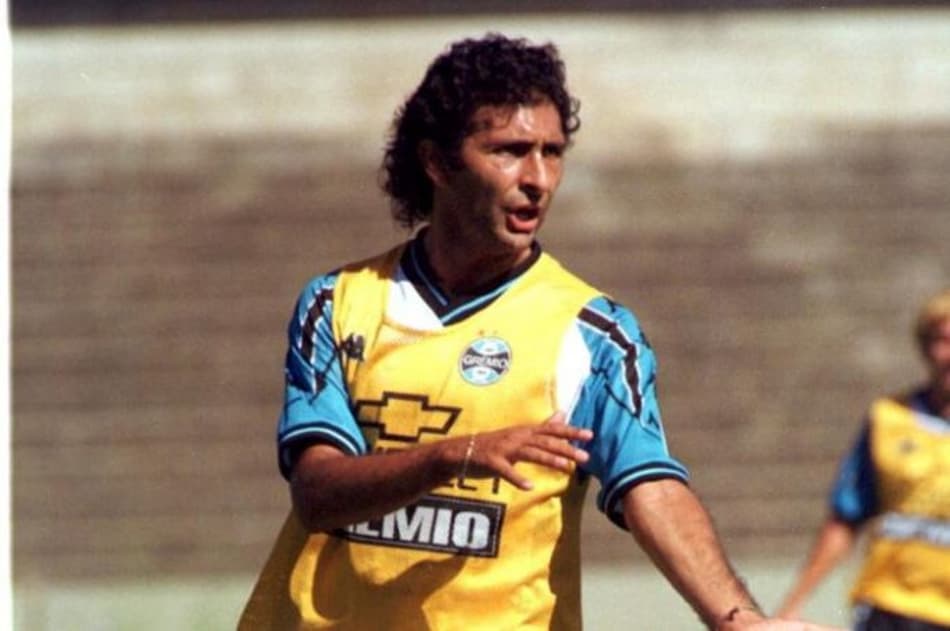 Ex-jogador de Grêmio e River vê confronto em aberto pela Libertadores