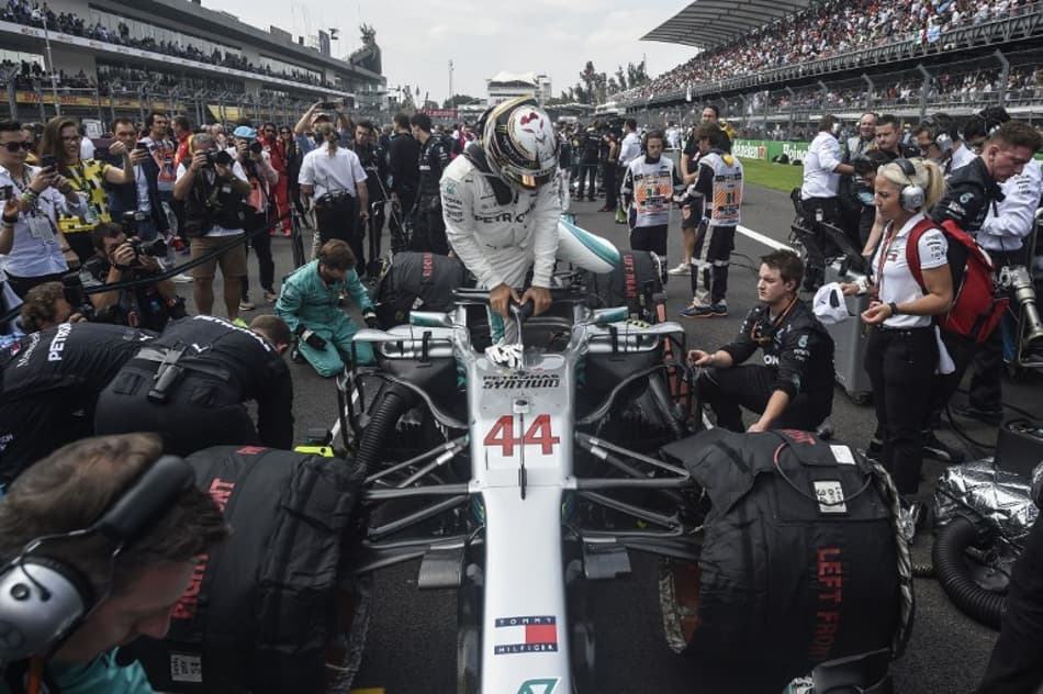 Hamilton não vai “dar” uma vitória a Bottas em 2018