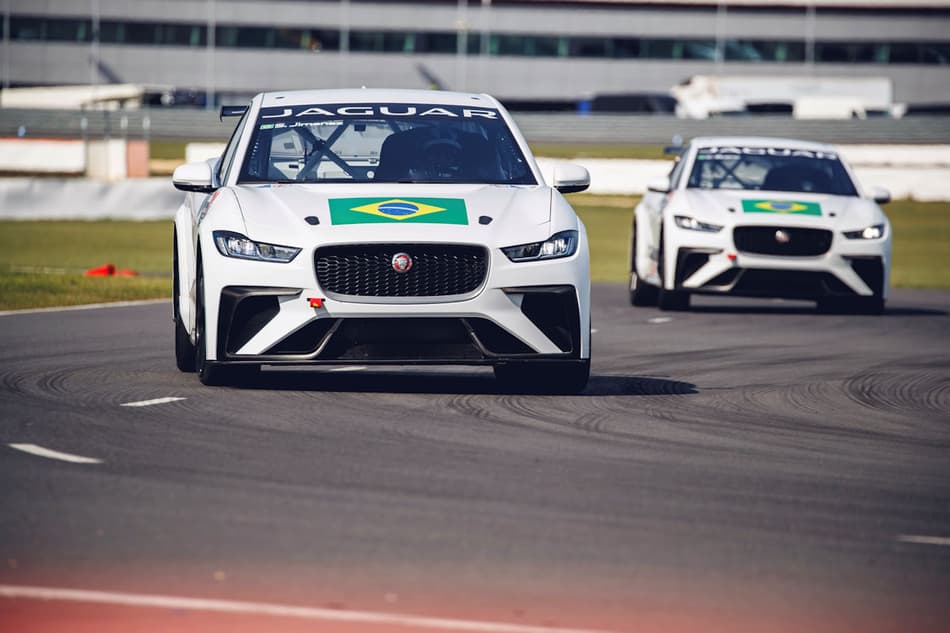 Cacá Bueno e Sérgio Jimenez fazem ajustes finais antes da abertura do Jaguar I-PACE eTROPHY