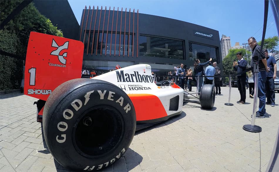 30 anos do primeiro título de Senna na Fórmula 1 é comemorado na McLaren São Paulo