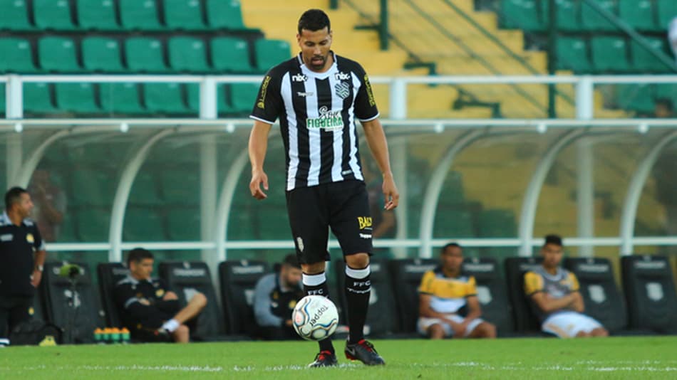 André Santos celebra primeira vitória no Figueira e quer sequência