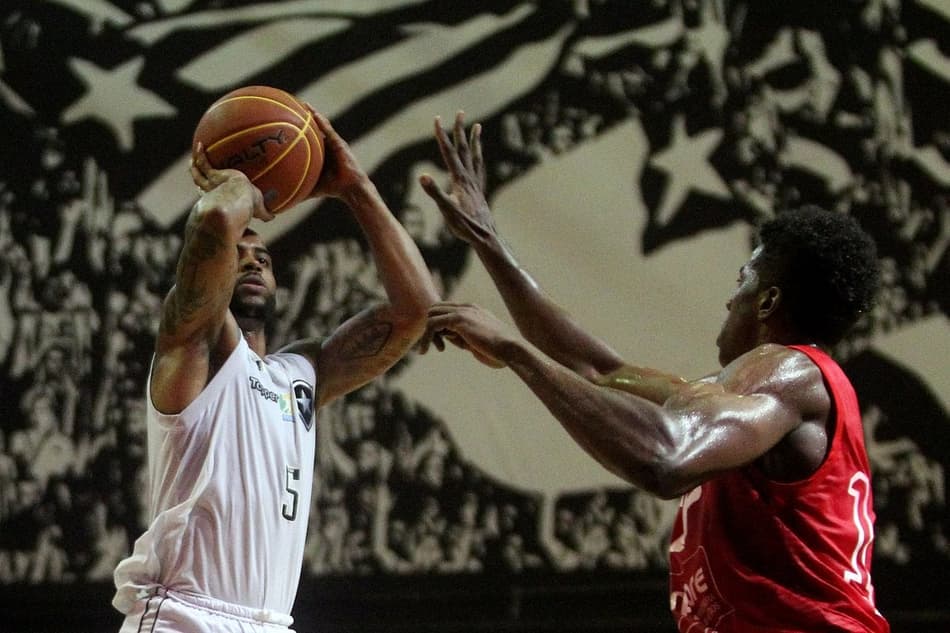 Jamaal Smith faz duplo-duplo e Botafogo derrota Paulistano no NBB