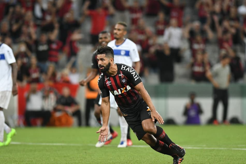 Após grande vitória, Guilherme quer confirmar fama de decisivo e fechar trinca continental de títulos