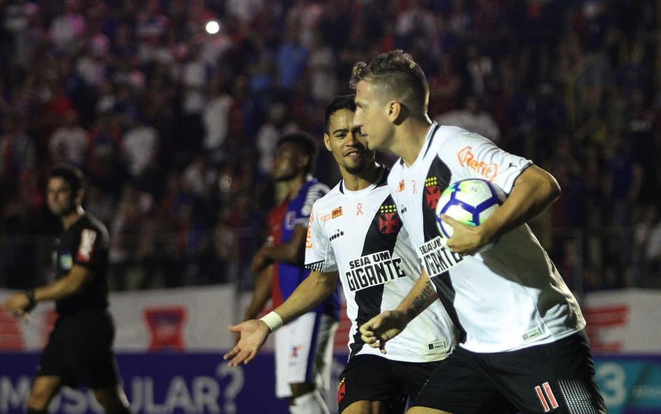 Recorde em 2º plano e Maxi batedor: Pikachu deixa vaidade de lado em prol do Vasco