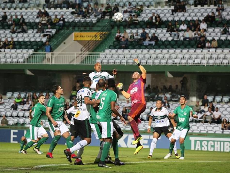 Coritiba perde para o Guarani e praticamente dá adeus ao acesso