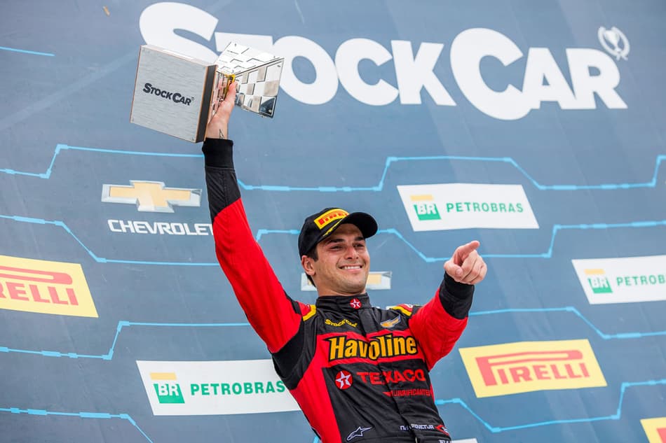 Nelsinho Piquet conquista melhor resultado na Stock Car com segundo lugar