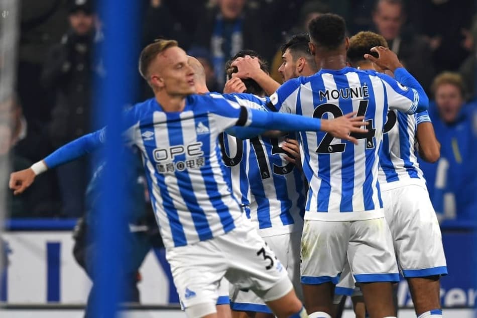 Huddersfield é cirúrgico, bate Fulham e vence a primeira em casa no Inglês