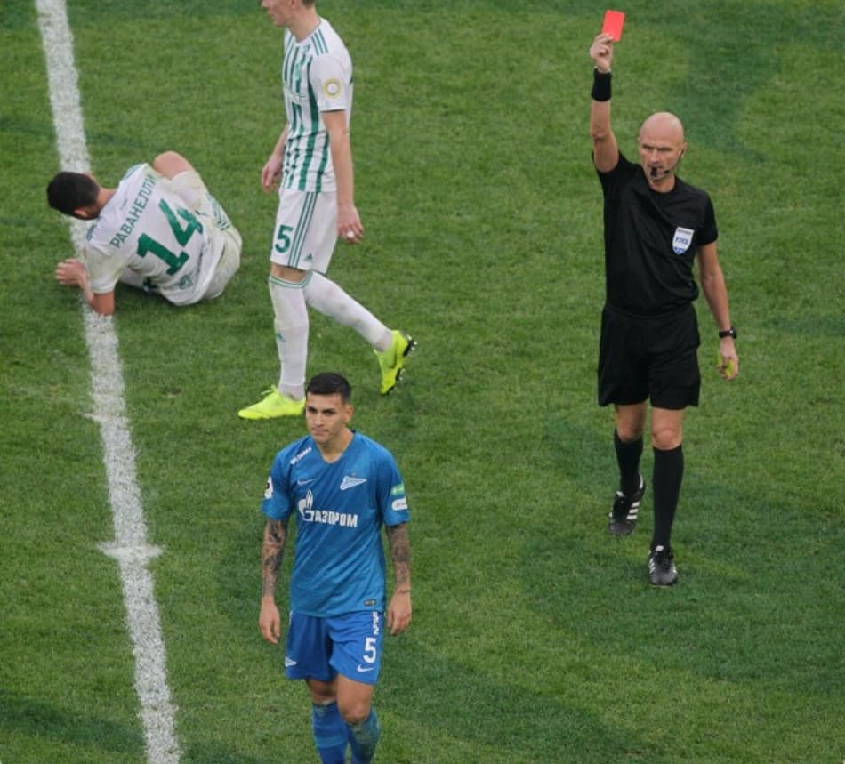 Jogador argentino é acusado de forçar expulsão para assistir Boca x River; Confira