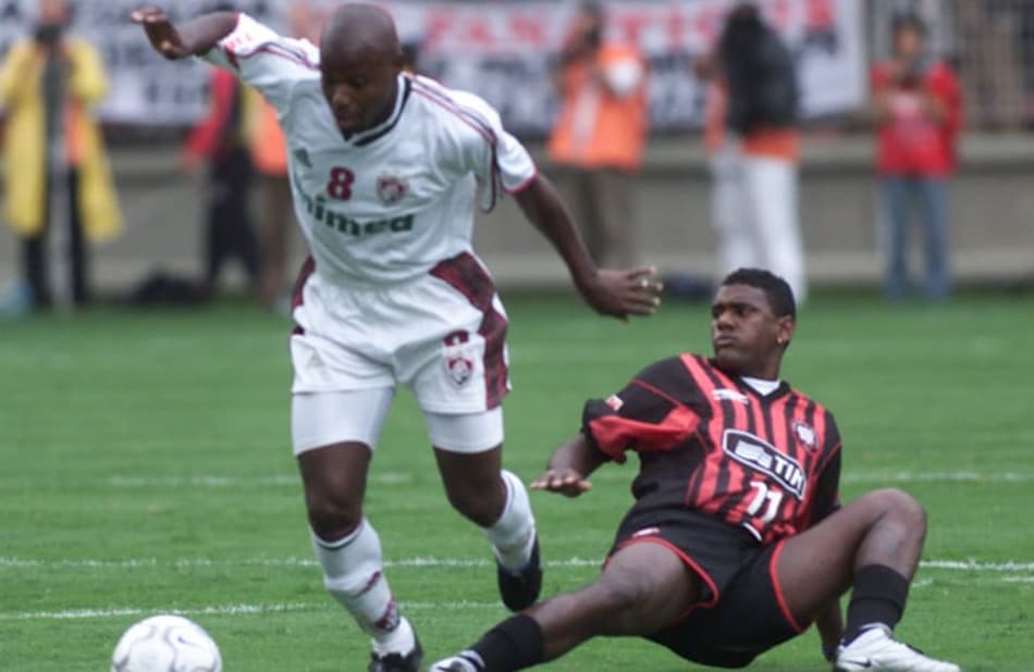 Atlético-PR 3 x 2 Fluminense - 09/12/2001
