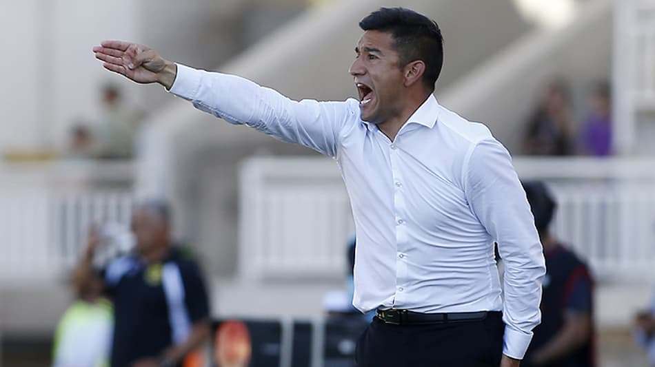 Apenas quatro times da elite no Chile não trocaram de técnico