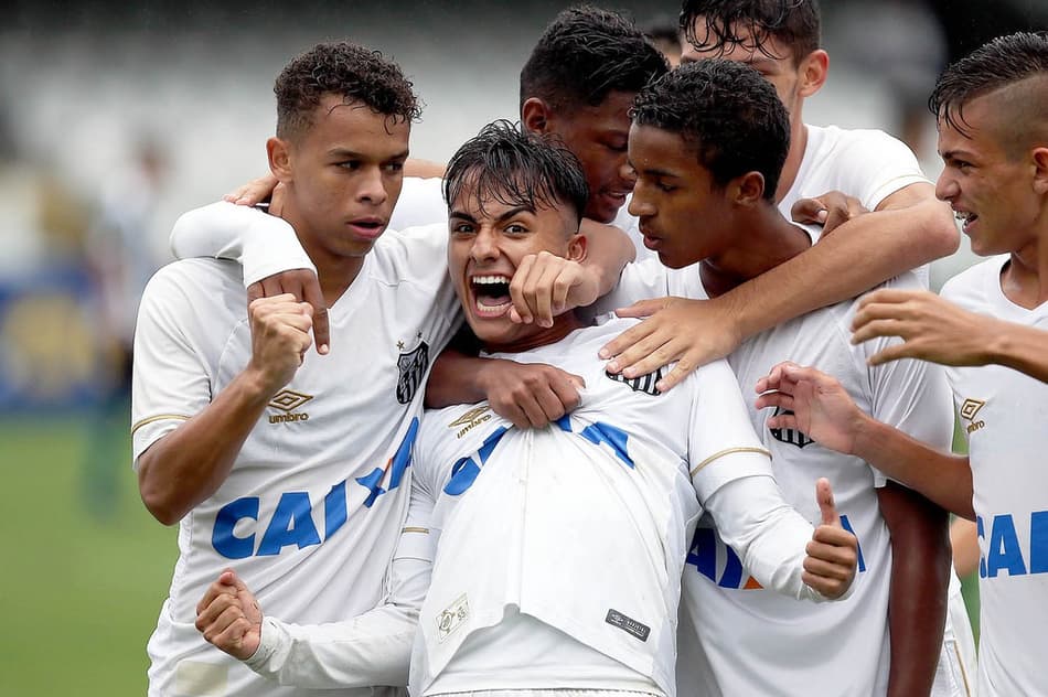 Meia supera lesão e vira peça-chave do Santos em semifinais do sub-17