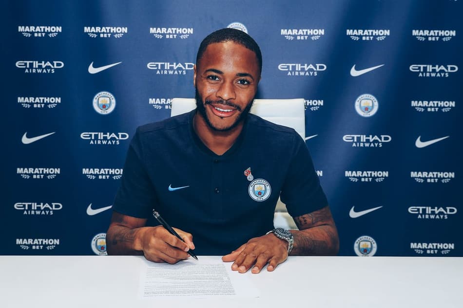 Manchester City anuncia renovação do contrato de Sterling até 2023