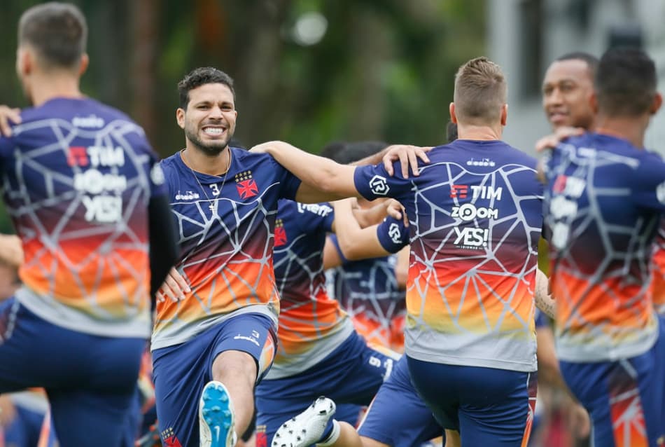 Werley sente, é poupado e Vasco terá nova dupla de zaga contra o Grêmio