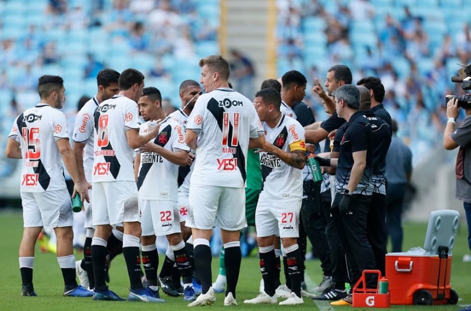 Vasco: não é hora de evoluir, mas de vestir a camisa em prol da instituição