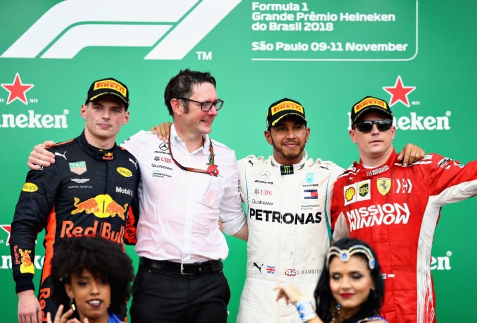 Após liderar o treino do último sábado e conquistar a pole position do Grande Prêmio do Brasil de Fórmula 1, que equivale a vigésima prova da temporada e teve como palco o Autódromo de Interlagos, Lewis Hamilton voltou a superar expectativas neste domingo e conquistou o título da competição ao encerrar o percurso de 71 voltas e 305.909 quilômetros em 1:27'09''066. Ele foi seguido por Marx Verstappen, da Red Bull, que chegou apenas 1.469s depois do piloto britânico e ficou na segunda colocação. Representando a Ferrari, Kimi Raikkonen fechou o pódio.