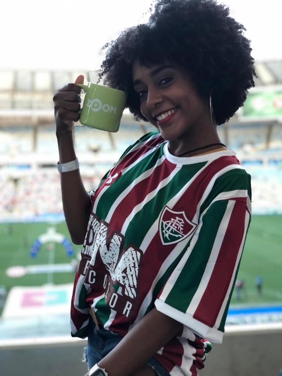 Torcedora do Fluminense em ação com a Zoom