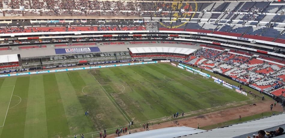 Situação do gramado do Estádio Azteca gera preocupação no México