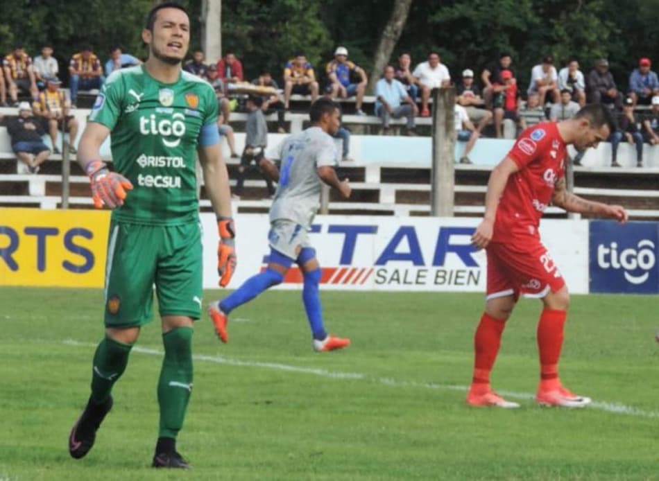 Goleiro paraguaio relata ameaças sofridas por torcida organizada