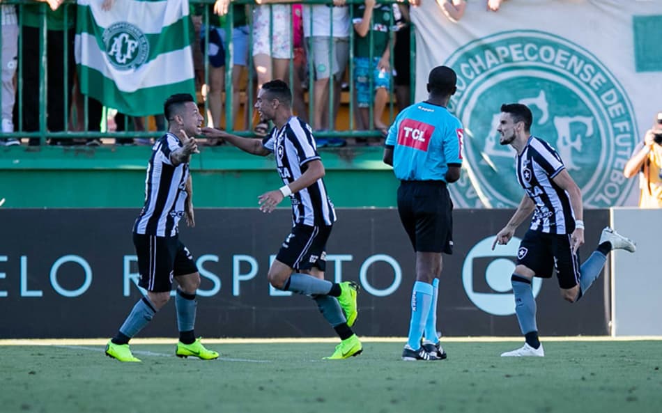 ATUAÇÕES: Luiz Fernando se destaca no Botafogo em triunfo