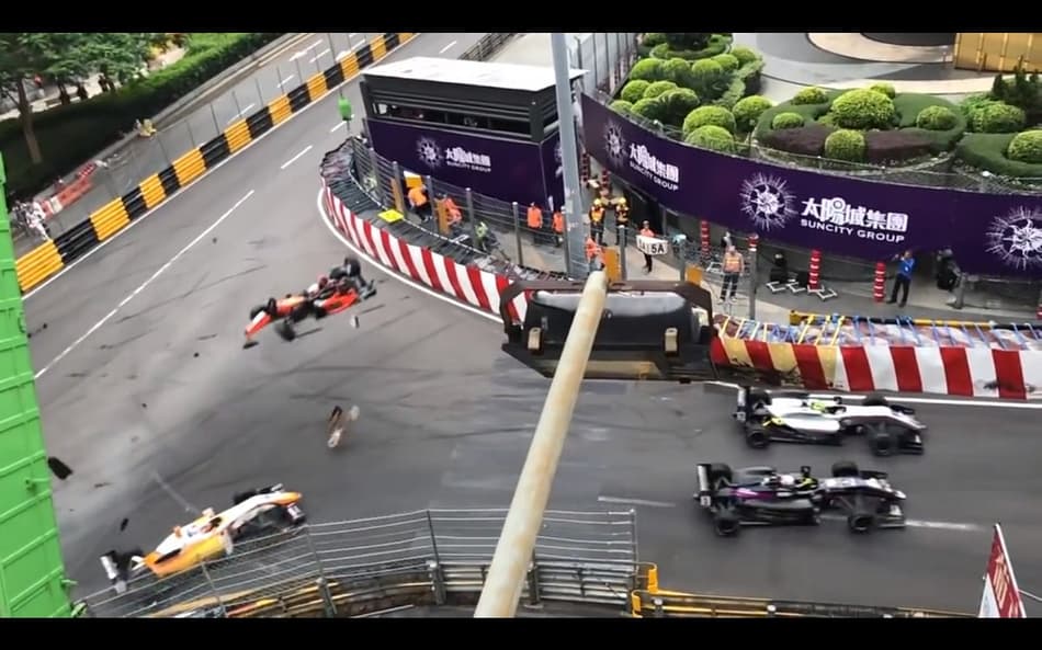Sophia Floersch tem fratura na coluna vertebral após acidente horrível no GP de Macau