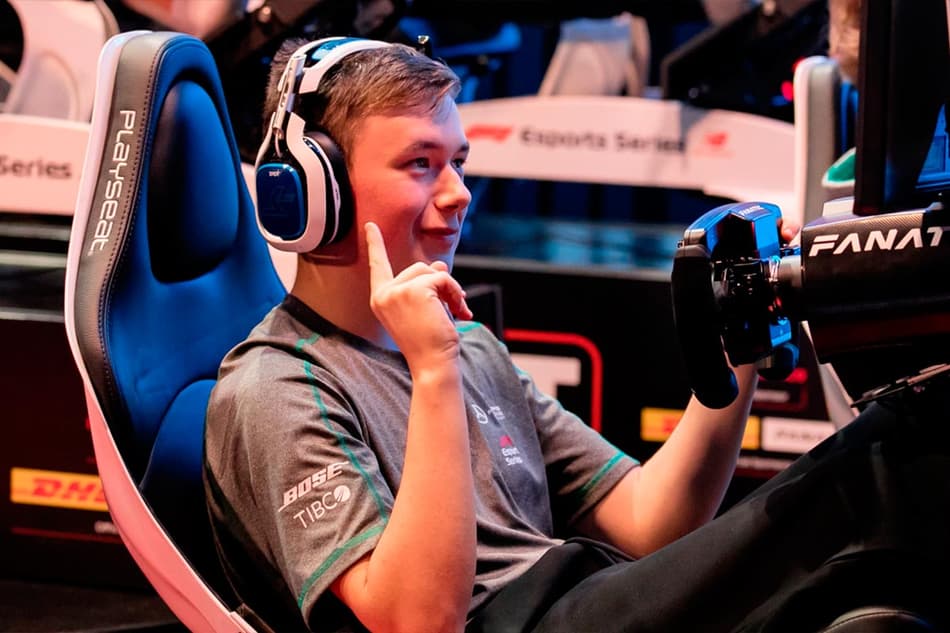Brendon Leigh mantém o título da Fórmula 1 eSports; Mercedes vence nas equipes