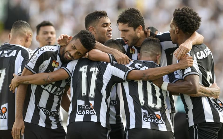 Botafogo alcança a quarta vitória seguida, se aproxima do G6 e trava a luta do Internacional pelo título