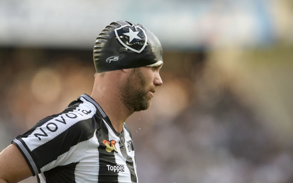 Suspenso, Carli desfalca o Botafogo no duelo contra o Santos, na Vila