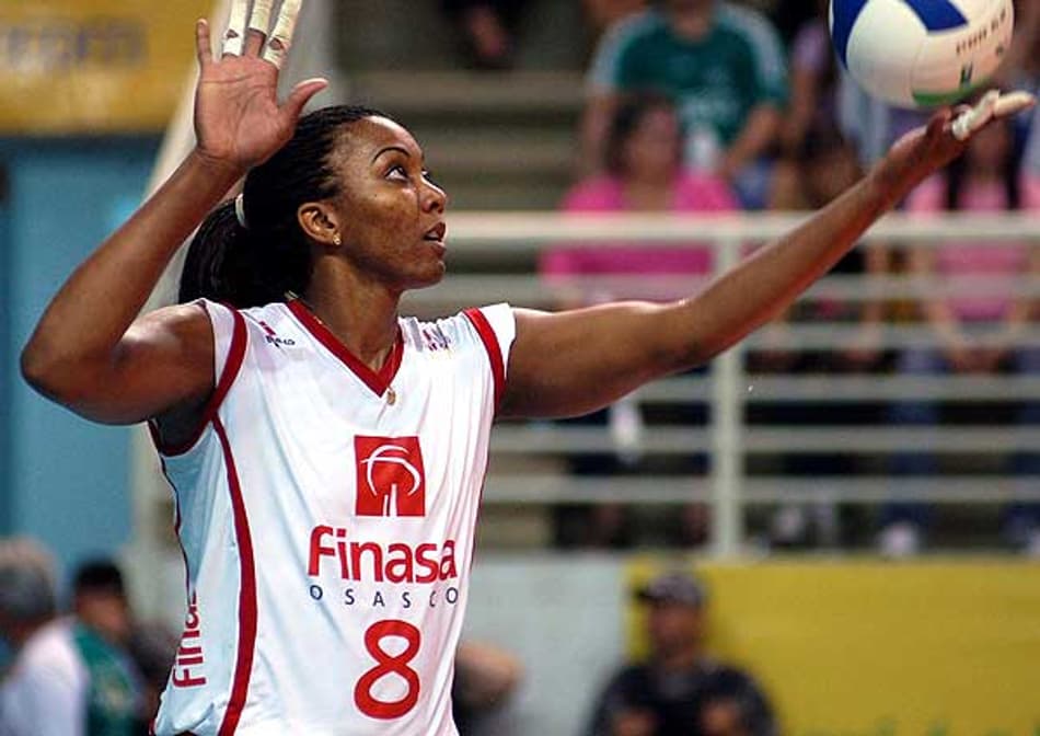 Danielle Scott, ex-jogadora de vôlei, é esfaqueada e está em estado crítico