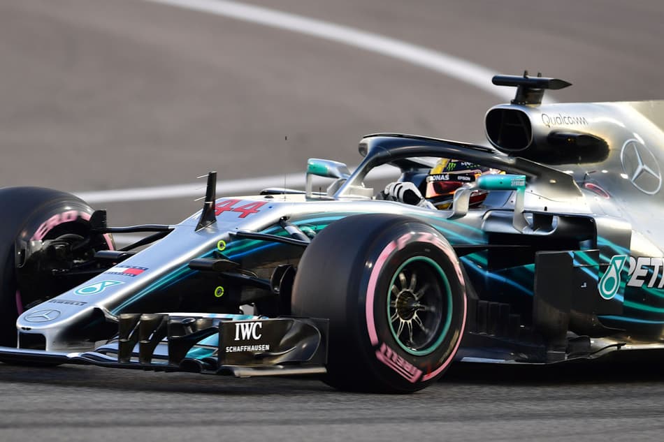 Lewis Hamilton faz sua 83ª pole position em dia de dobradinha da Mercedes em Abu Dhabi