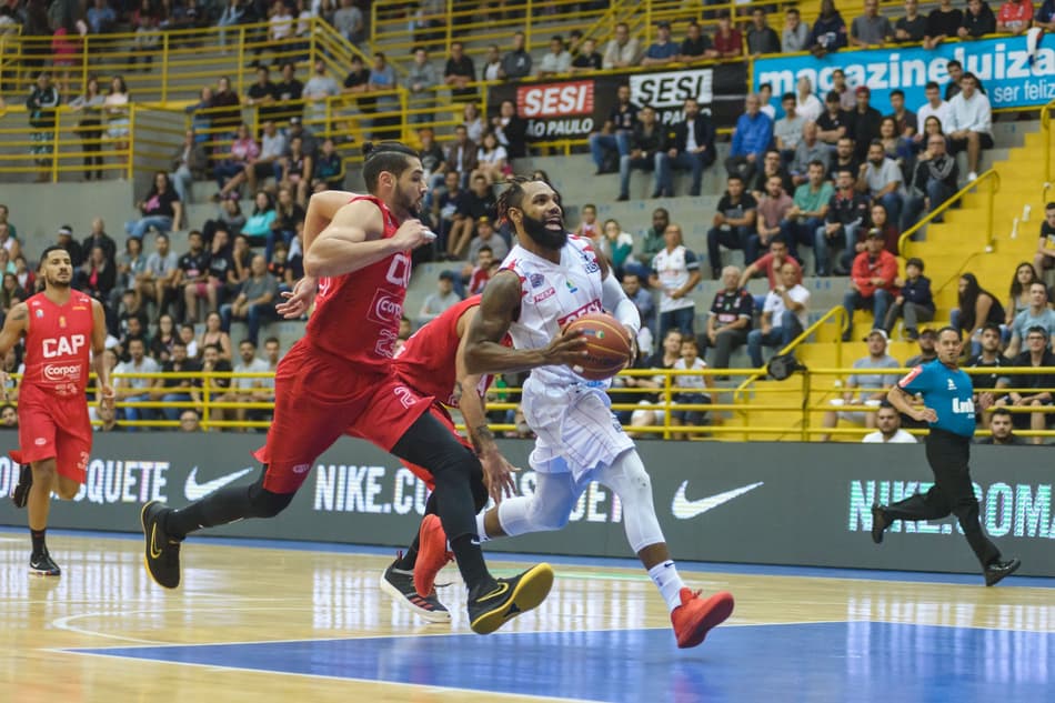 Franca vence Paulistano e abre vantagem na liderança do NBB