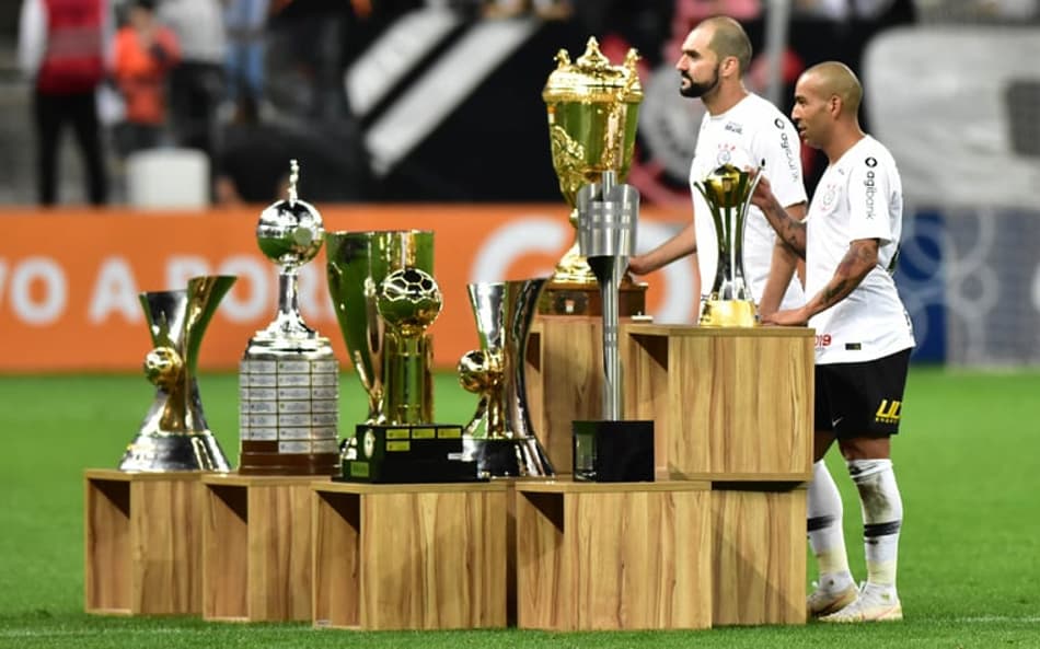 Danilo se despede do Corinthians e diz: ‘Sensação de dever cumprido’