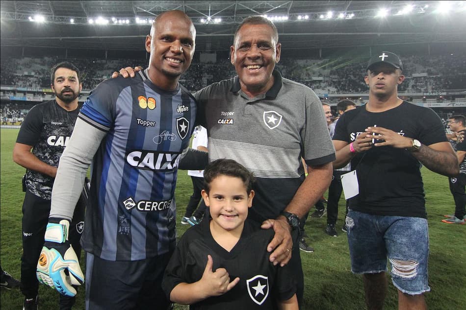 Camisa especial feita para despedida do goleiro Jefferson será colocada à venda