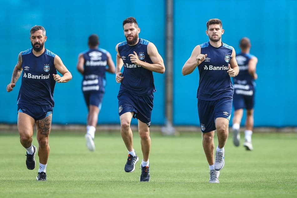 Sem Renato Gaúcho, Grêmio treina de olho no Corinthians