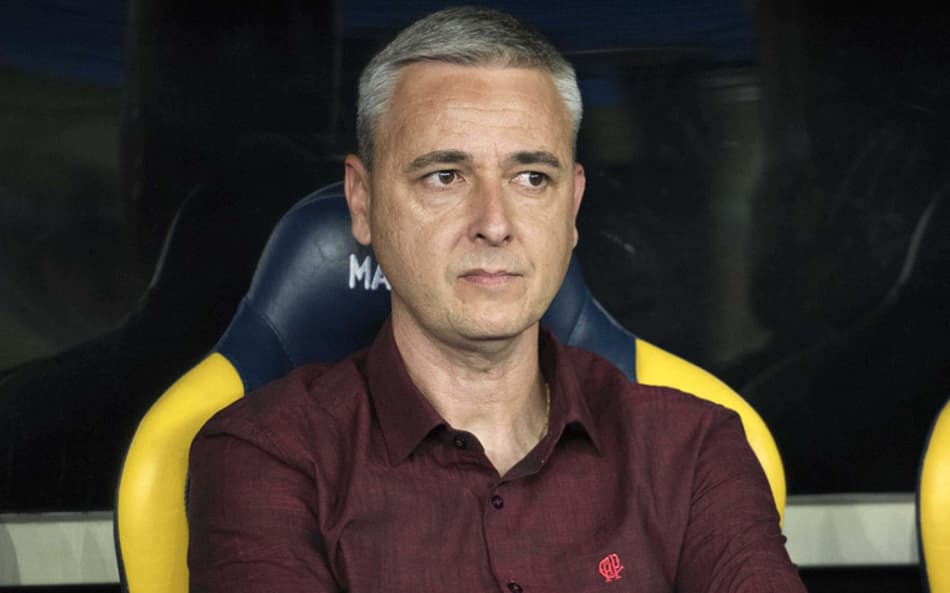 “A nossa torcida é guerreira, merece um título de expressão”, diz técnico do Atlético-PR
