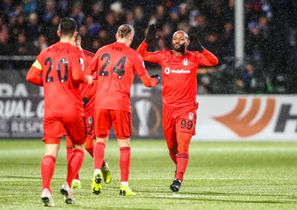 Vágner Love marca e ajuda Besiktas em virada improvável na Liga Europa
