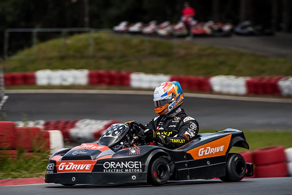Equipe de estrelas da F1, Nascar, Truck e WEC lidera primeiro dia de treinos das 500 Milhas de Kart